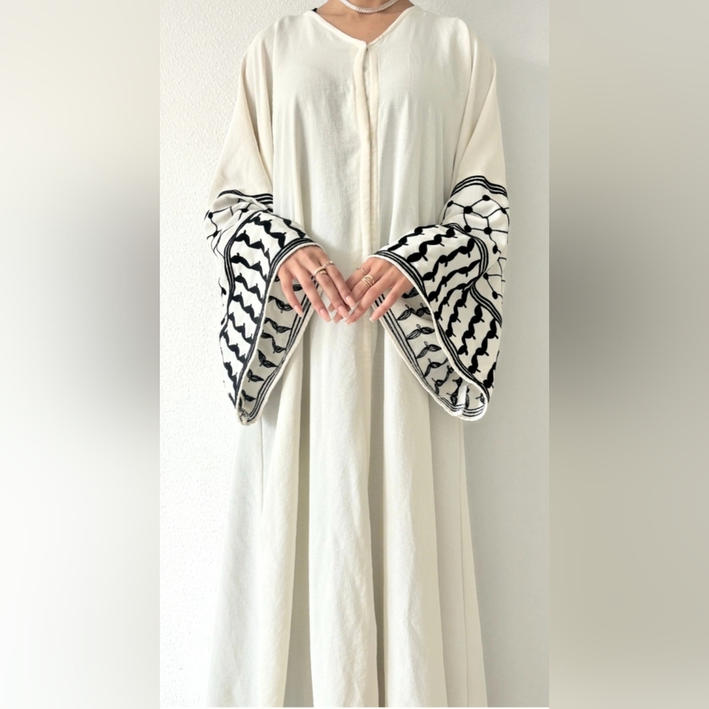 Off White Keffiteh Inspired Open Abaya Size 60